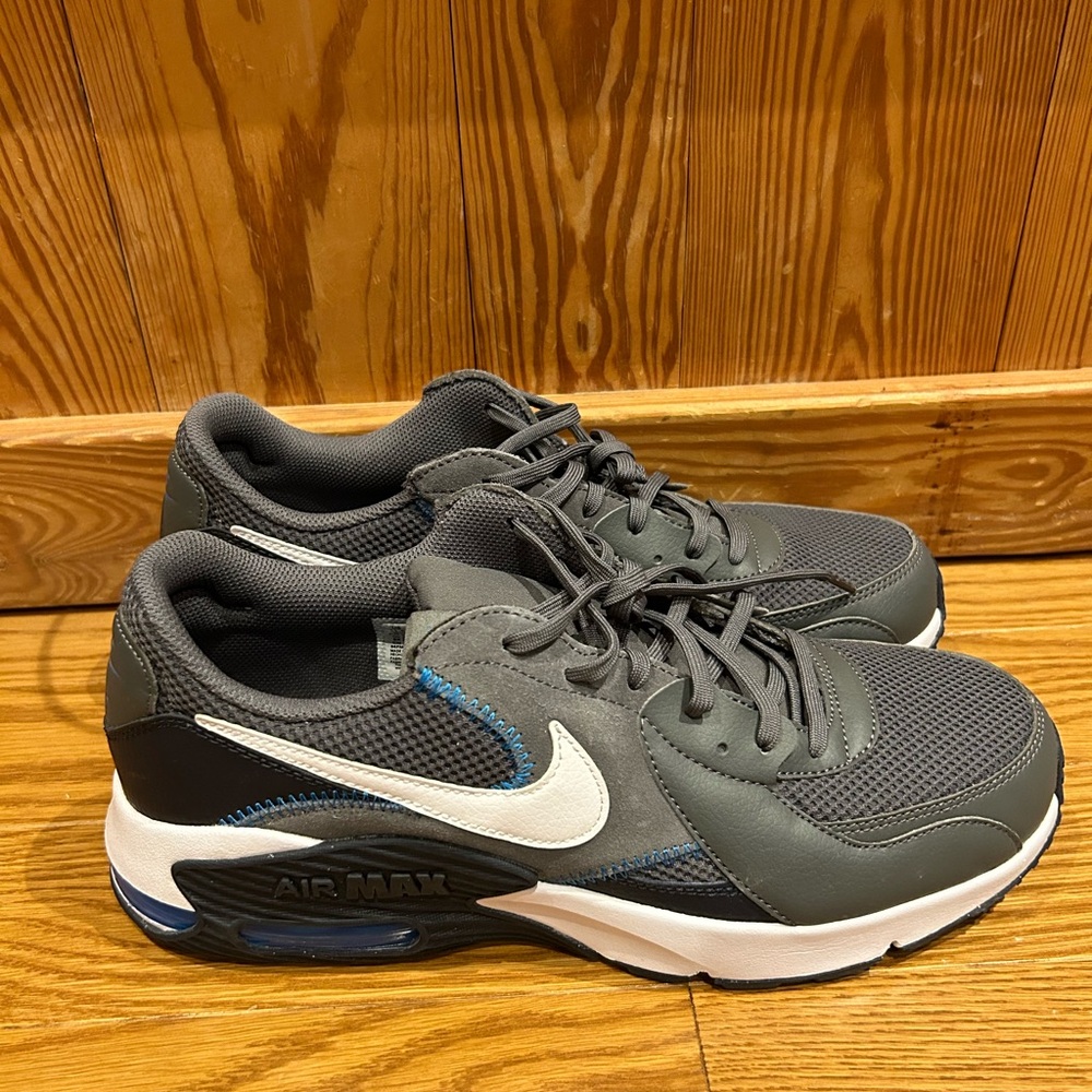 Brand new nike air max sneakers